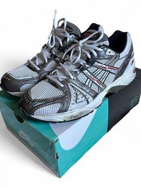 Men's Asics White and Gray Athletic Running Shoes size 13